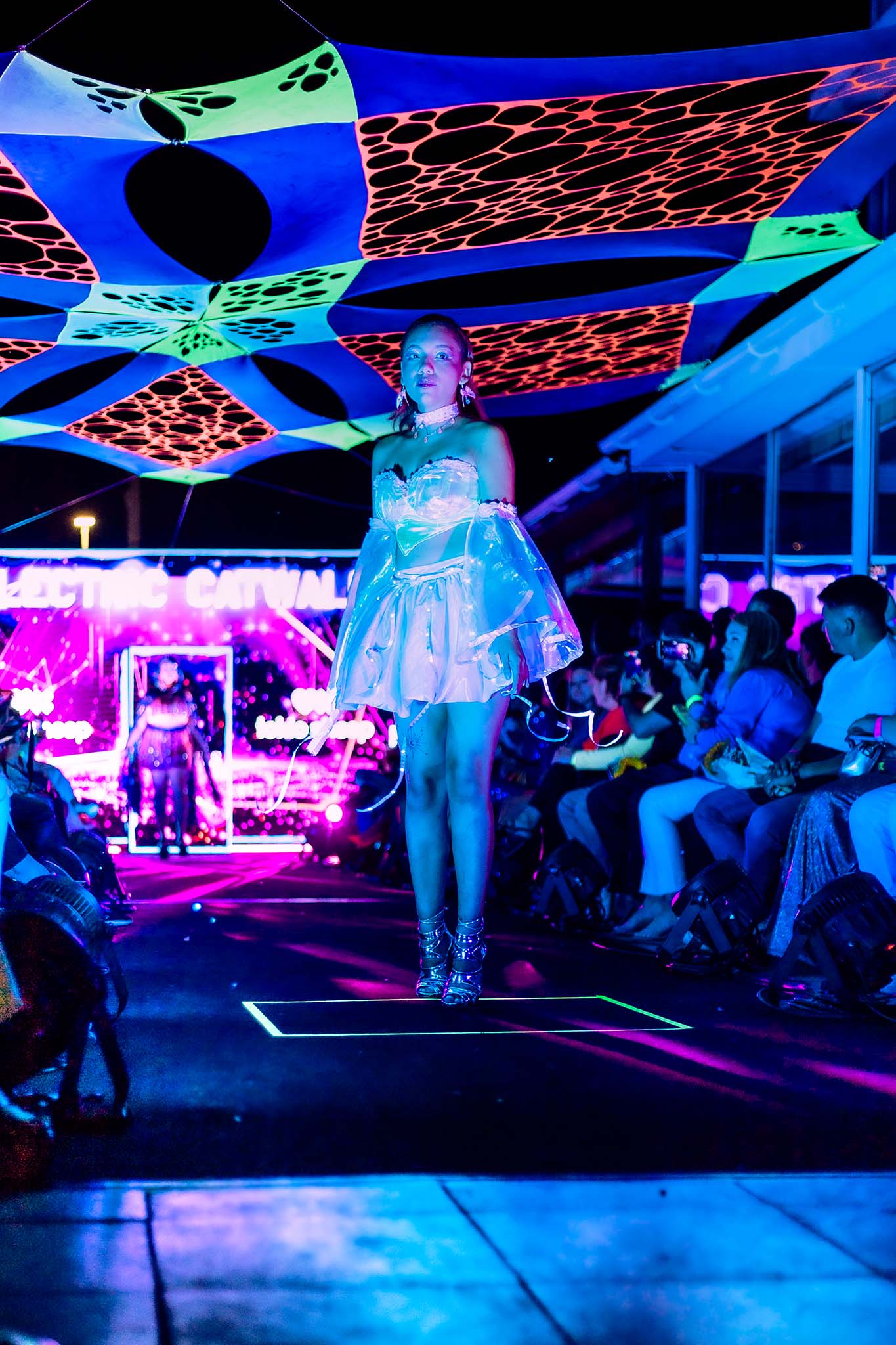 LOOKBOOK Electric Catwalk Style Mood Vibe Fluor Neon Glitter Nights Photoshoot Memories of Tokio Sheep