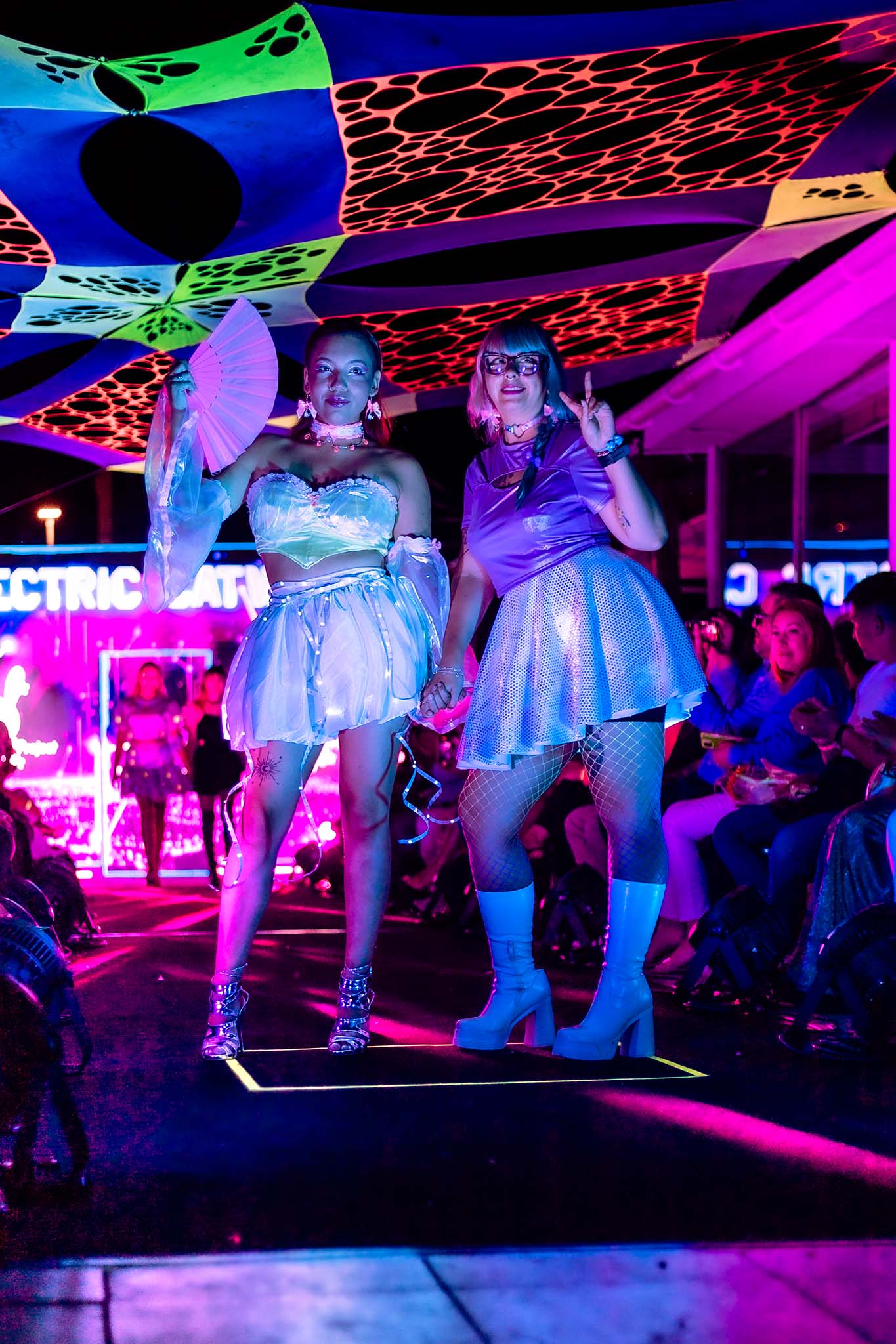 LOOKBOOK Electric Catwalk Style Mood Vibe Fluor Neon Glitter Nights Photoshoot Memories of Tokio Sheep