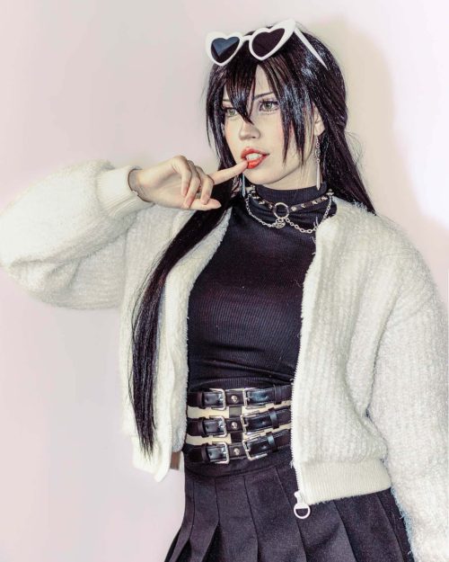 Lookbook Photoshoot Rompe lo Dulce Soft Backdrop Cute Dark Pink Choker Earrings Candy Portrait