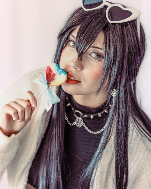 Lookbook Photoshoot Rompe lo Dulce Soft Backdrop Cute Dark Pink Choker Earrings Candy Portrait